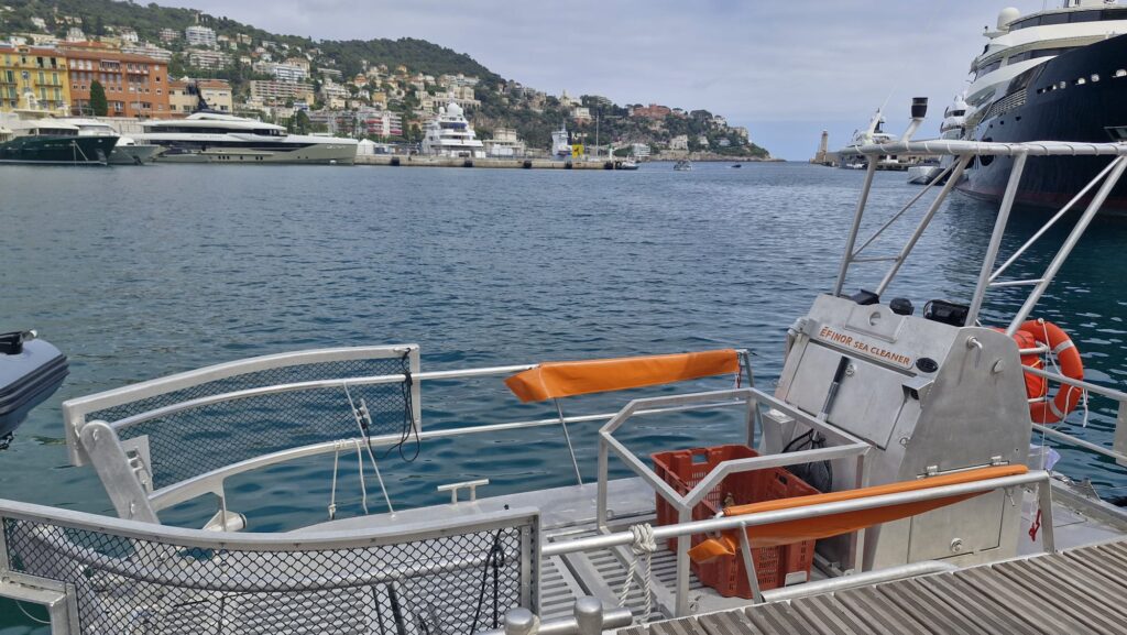 Le bateau dépollueur "Nice 6"