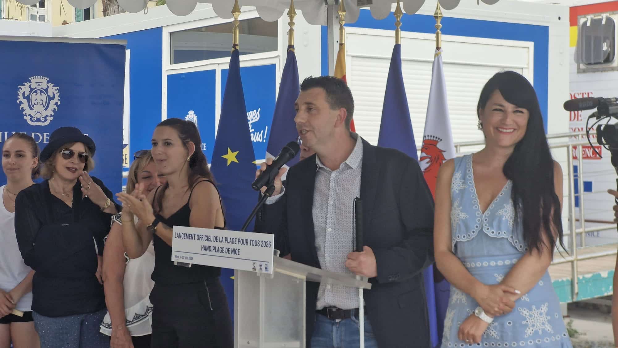 Sébastien Philippini pendant son discours de lancement de la saison 2026 des handiplages niçoises