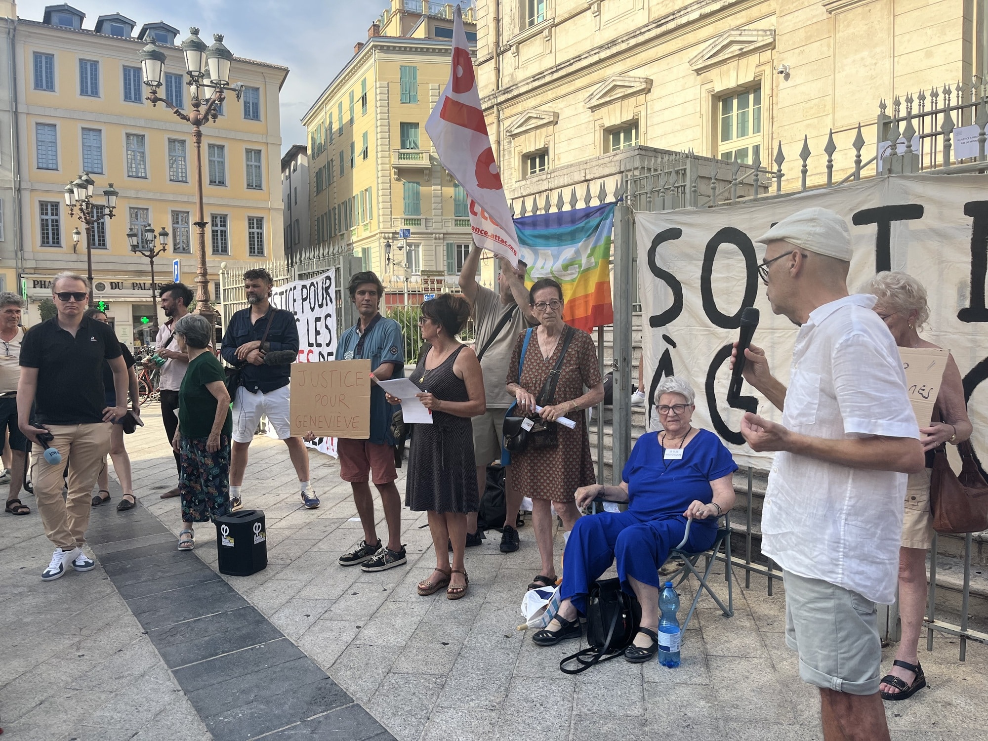 Affaire Legay : le collectif niçois se rassemble devant le Palais de Justice
