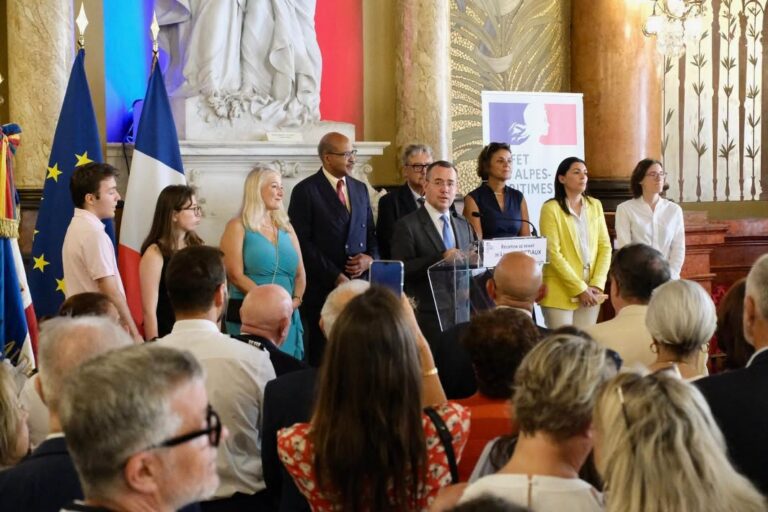 Le préfet des Alpes-Maritimes à l'occasion de son discours de fin de mandat avec de nombreuses personnalités.