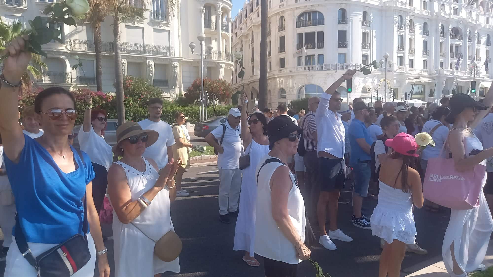 La marche commémorative sur la Promenade des Anglais de Nice en hommage aux victimes du 14 juillet.