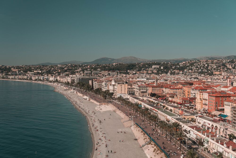 Vue sur la promenade des Anglais.