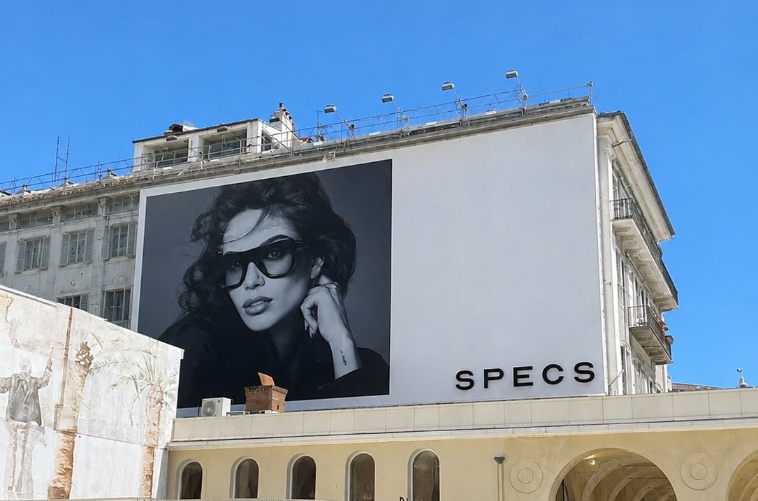 Affiche Snapchat à Nice : la préfecture confirme que la publicité XXL sur le quai des États-Unis est légale