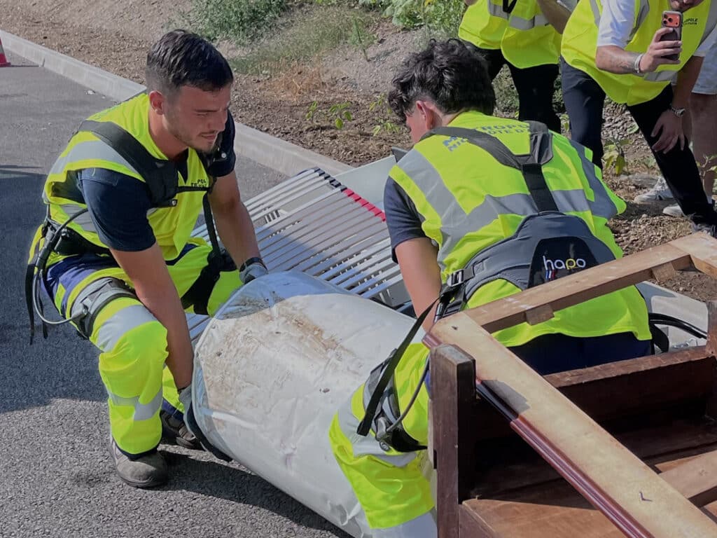 La Métropole Nice Côte d'Azur expérimente un exosquelette pour aider les agents des encombrants