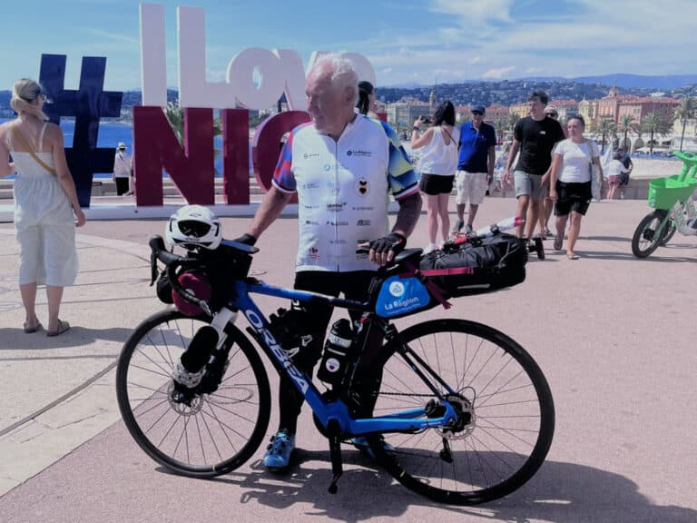 Robert arrivé devant le I Love Nice après avoir parcouru 925 km.