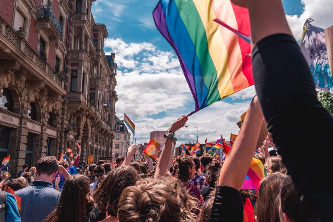 WorldPride 2030 : Bangkok ou Barcelone, qui accueillera la Pride mondiale ?