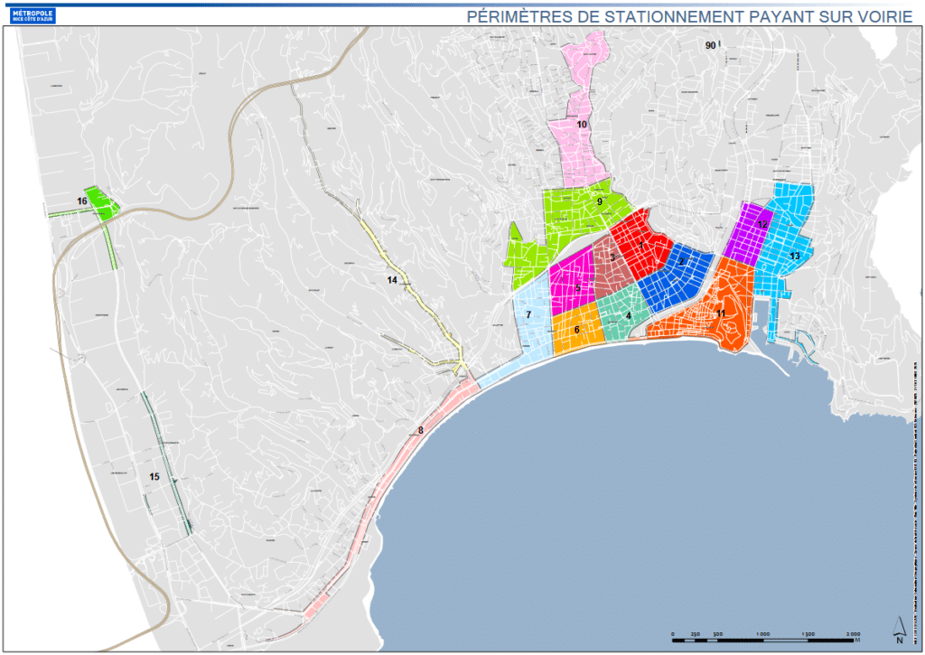 Une carte de la zone stationnement avec les 16 zones concernés dont la plus part sont dans le centre ville et au nord de la ville ainsi qu'à proximité du stade Allianz Riviera et le long de la Promenade des Anglais.