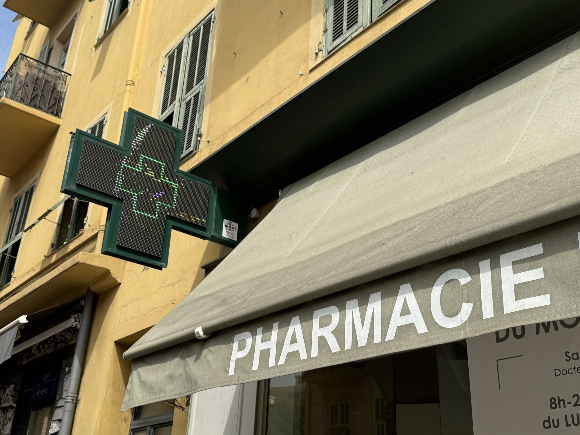 Eclipse solaire du 12 août : les pharmacies face aux ruptures de lunettes spéciales