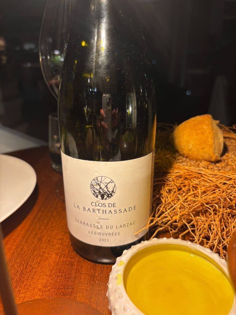 Une bouteille de blanc Clos de la Barthassade