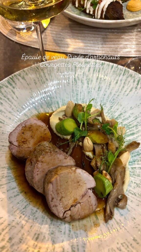 Une épaule de veau purée d'artichauts courgettes pleurotes.