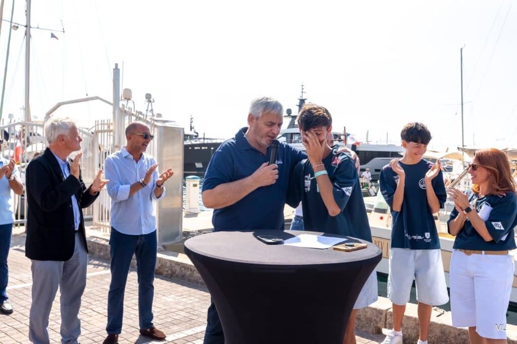 Nathan Meziano pendant son discours coupé par le maire d'Eze