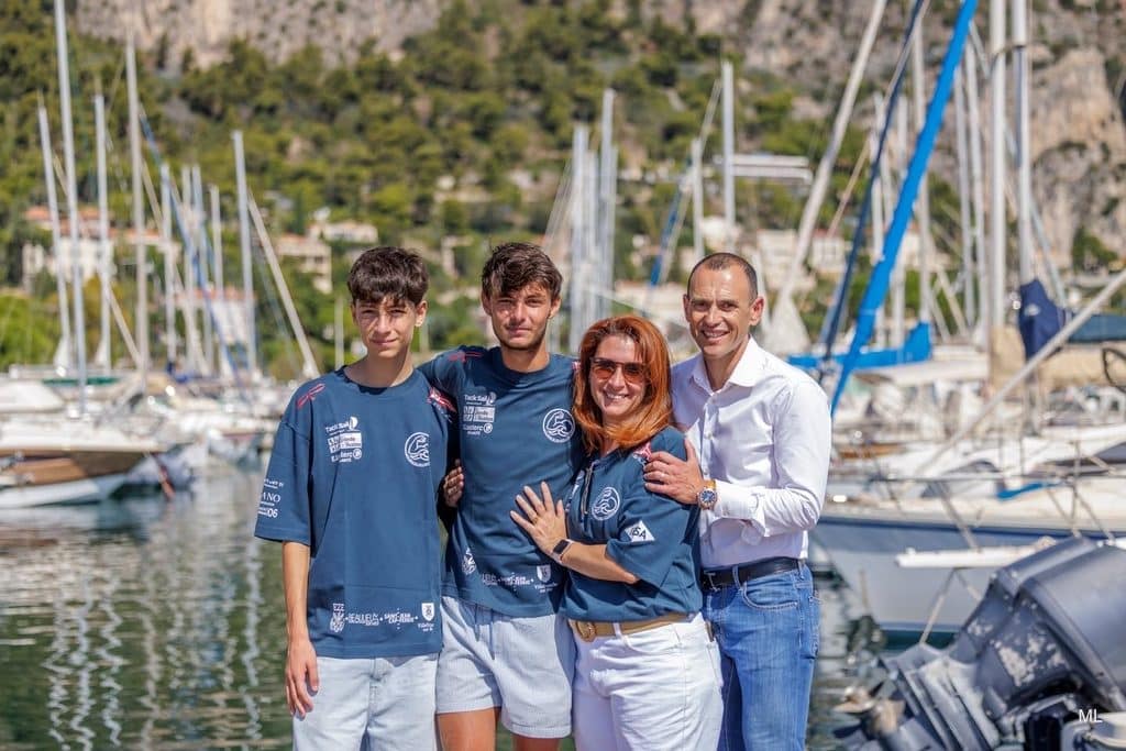 Nathan Mesiano, son petit frère, sa mère, et son mécène