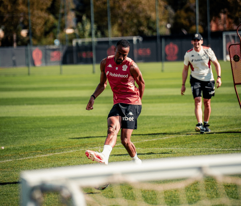 Nathan Ngoumou à l'entrainement avant Lille.