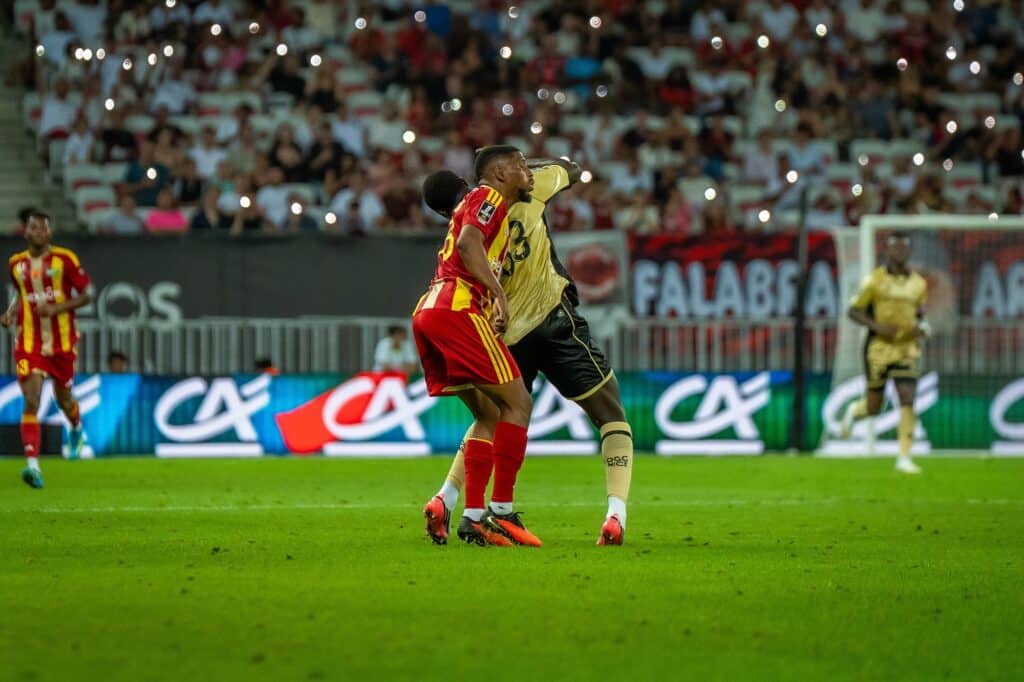 Le contact qui a entrainé la blessure d'Antoine Mendy lors OGC Nice Le Mans en Ligue 1.