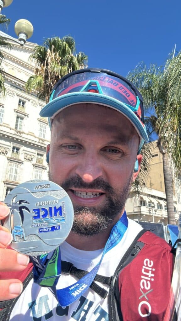 Sébastien Civetti, médaillé après sa course sur le 100k du Nice Côte d'Azur by UTMB