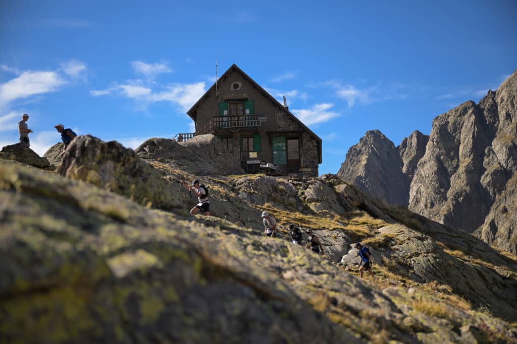 Un refuge sur le parcours de l'UTMB dans la montagne.