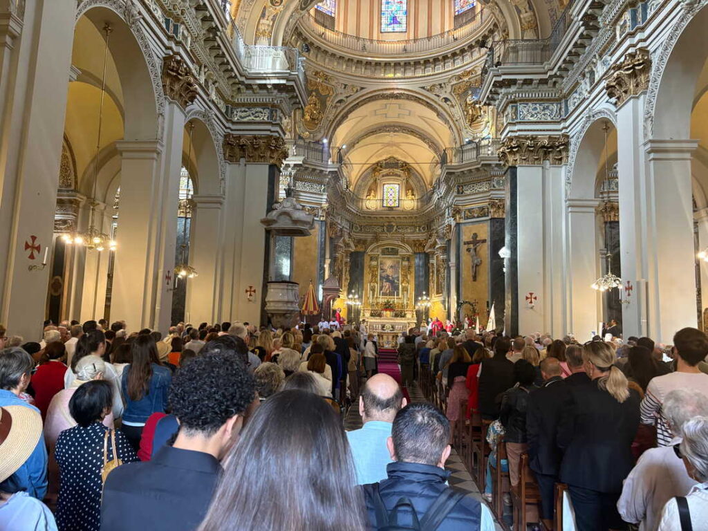 La messe solennelle a été présidée par Mgr Guy Kérimel, archevêque de Toulouse, aux côtés de Mgr Jean-Philippe Nault, évêque de Nice, dans l’éminente Cathédrale Sainte Réparate.